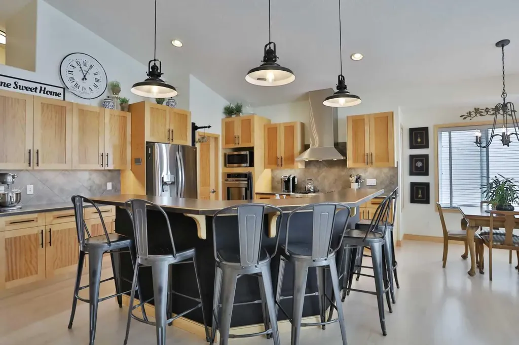 92 Sherwood Rise NW Calgary AB T3R 1P6