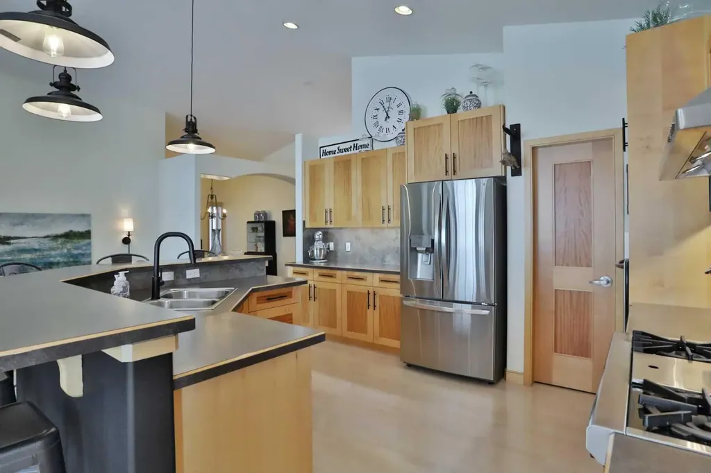 92 Sherwood Rise NW Calgary AB T3R 1P6