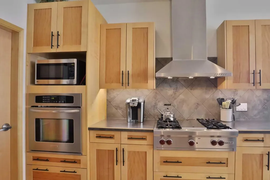 92 Sherwood Rise NW Calgary AB T3R 1P6