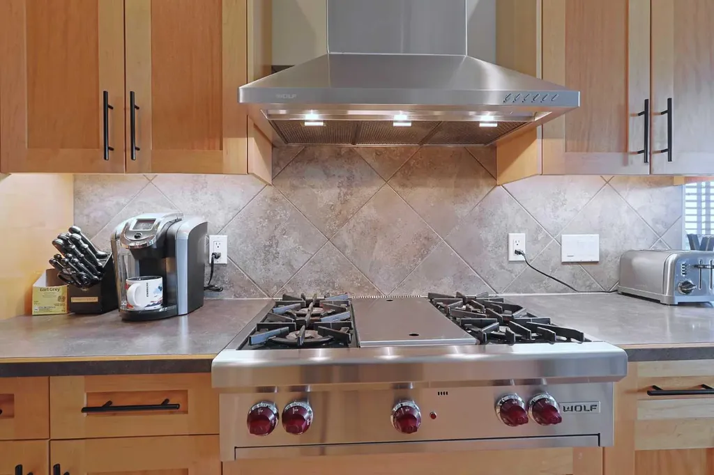92 Sherwood Rise NW Calgary AB T3R 1P6