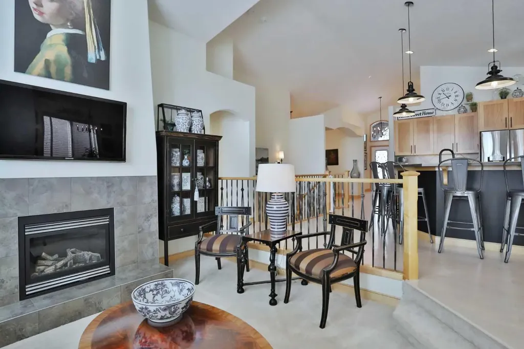 92 Sherwood Rise NW Calgary AB T3R 1P6