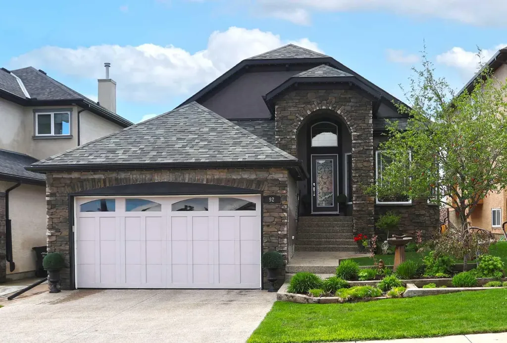 92 Sherwood Rise NW Calgary AB T3R 1P6