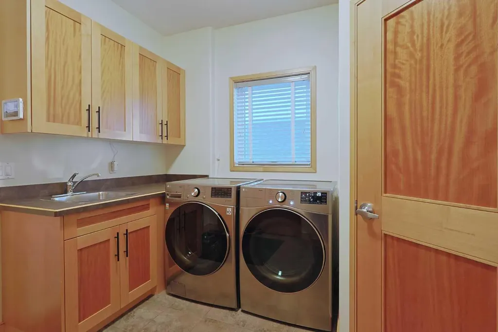 92 Sherwood Rise NW Calgary AB T3R 1P6