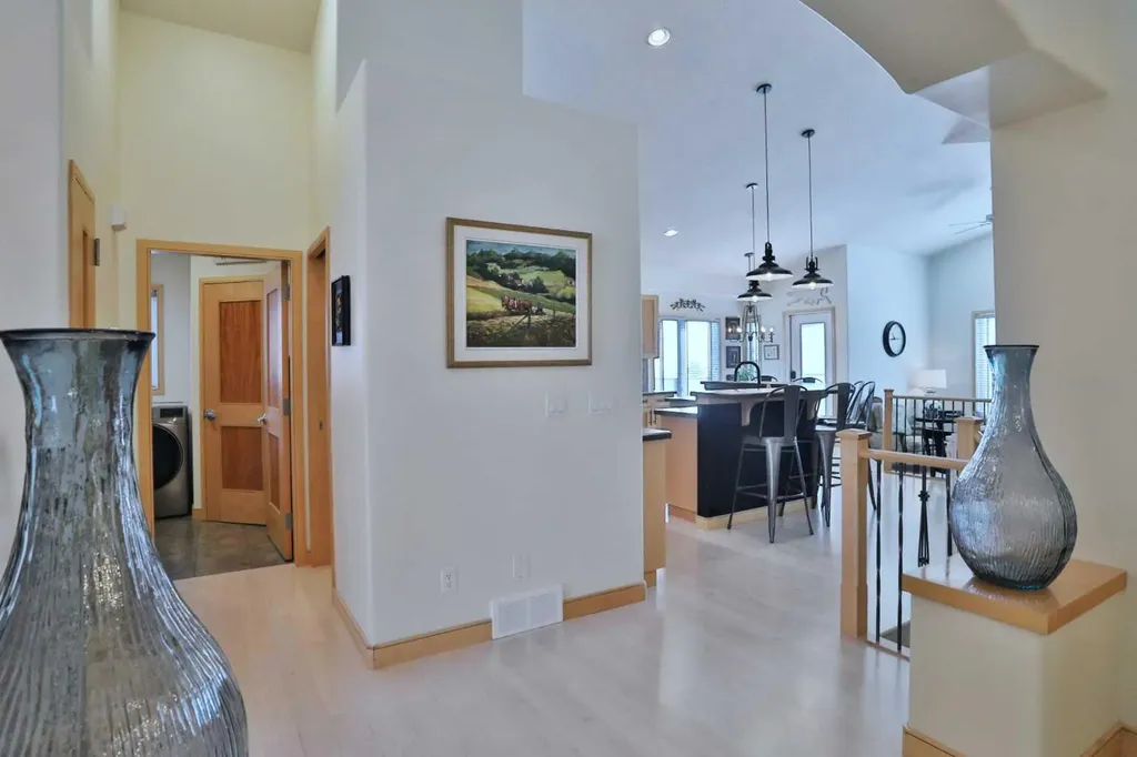 92 Sherwood Rise NW Calgary AB T3R 1P6