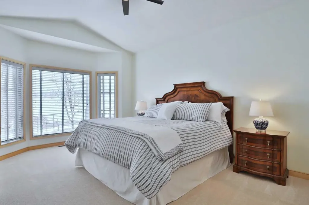92 Sherwood Rise NW Calgary AB T3R 1P6
