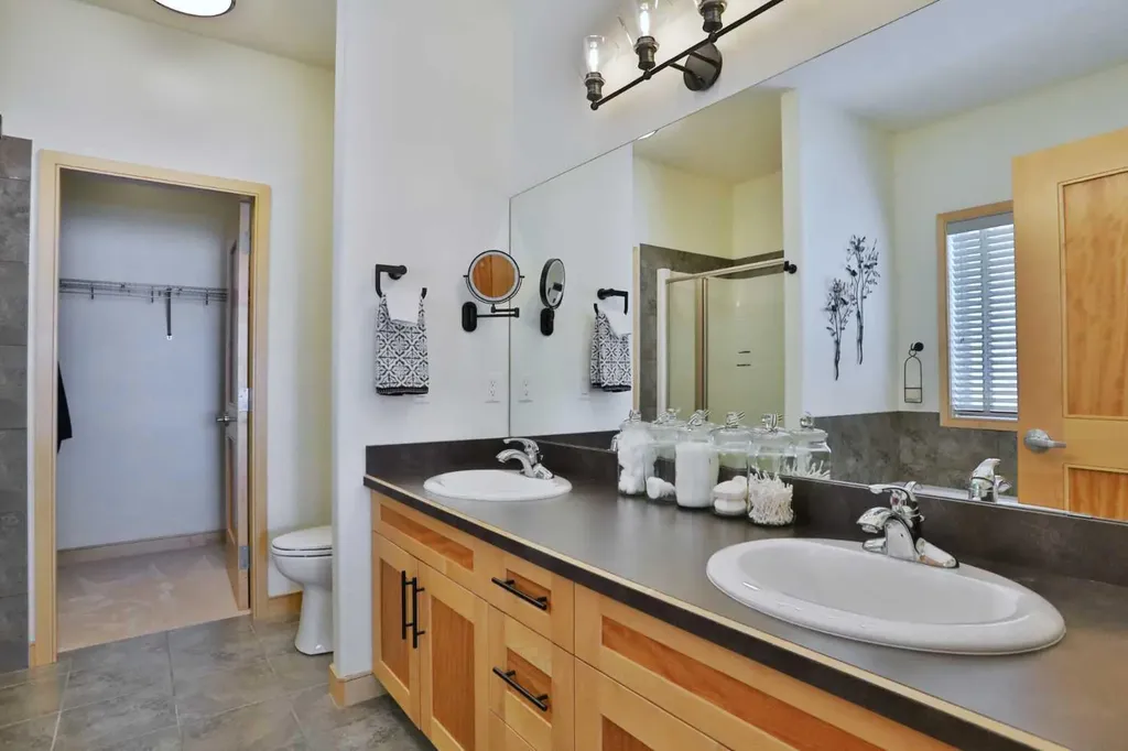 92 Sherwood Rise NW Calgary AB T3R 1P6