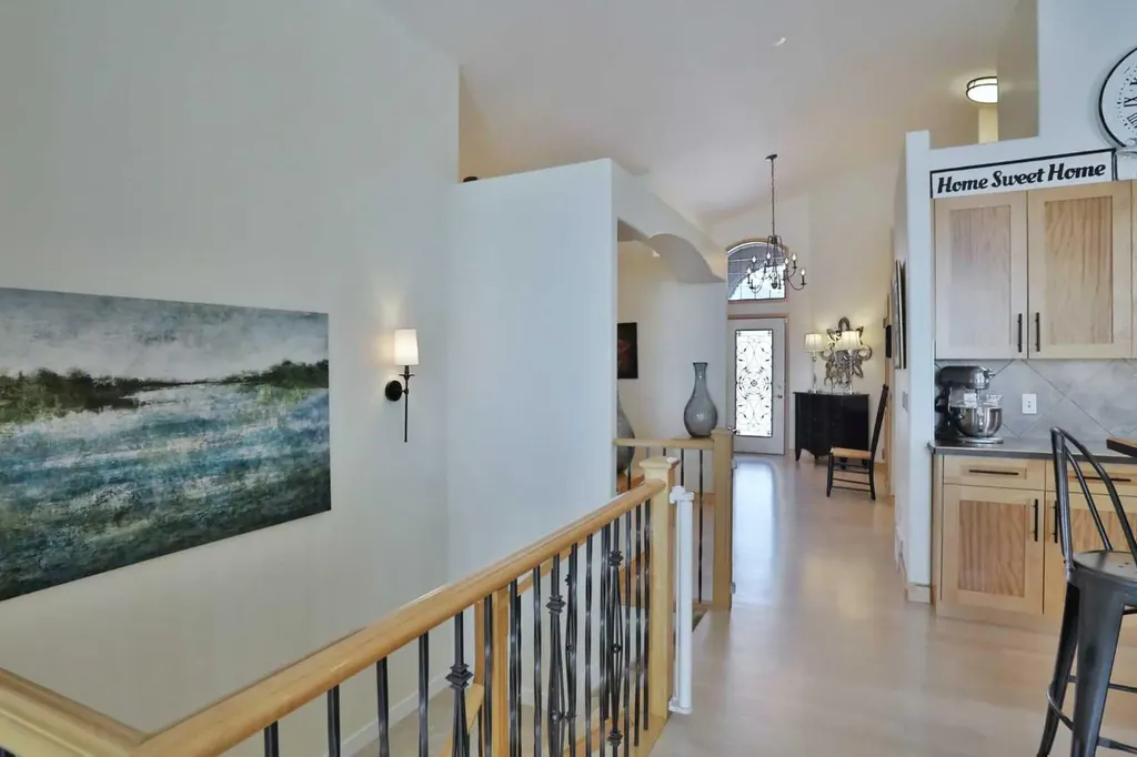 92 Sherwood Rise NW Calgary AB T3R 1P6