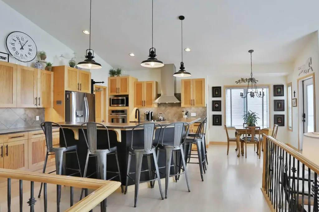 92 Sherwood Rise NW Calgary AB T3R 1P6