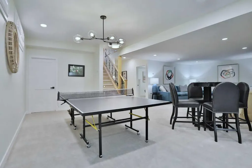 92 Sherwood Rise NW Calgary AB T3R 1P6