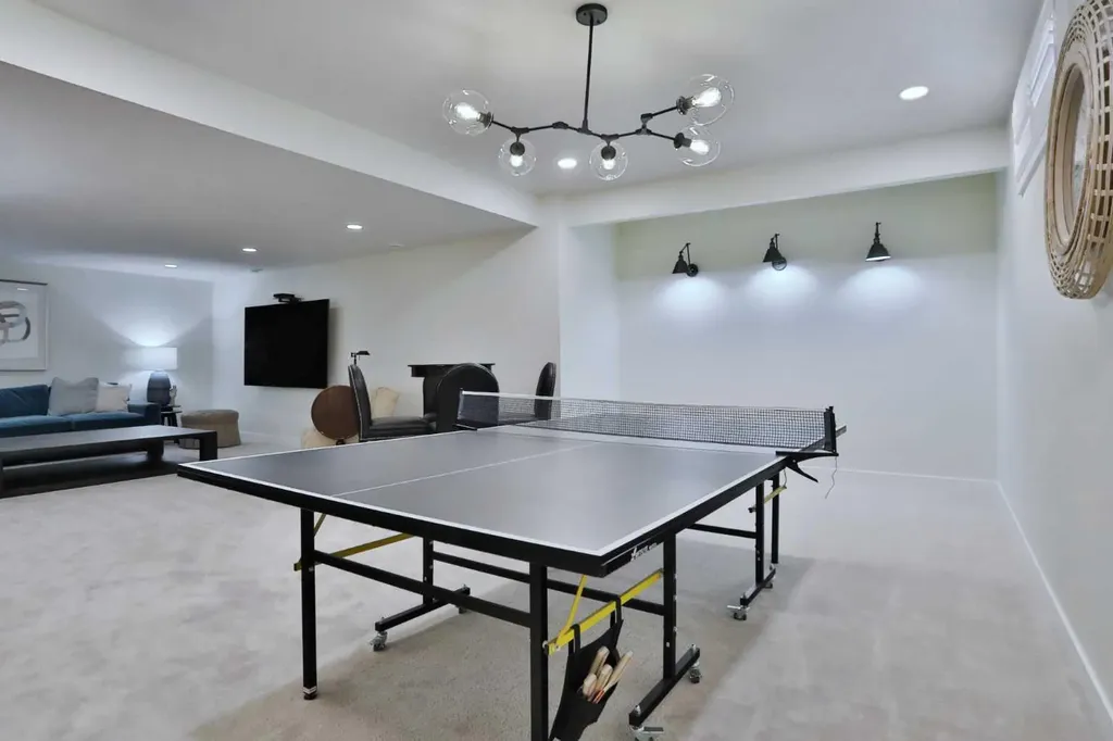 92 Sherwood Rise NW Calgary AB T3R 1P6