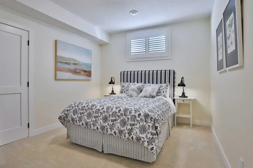 92 Sherwood Rise NW Calgary AB T3R 1P6