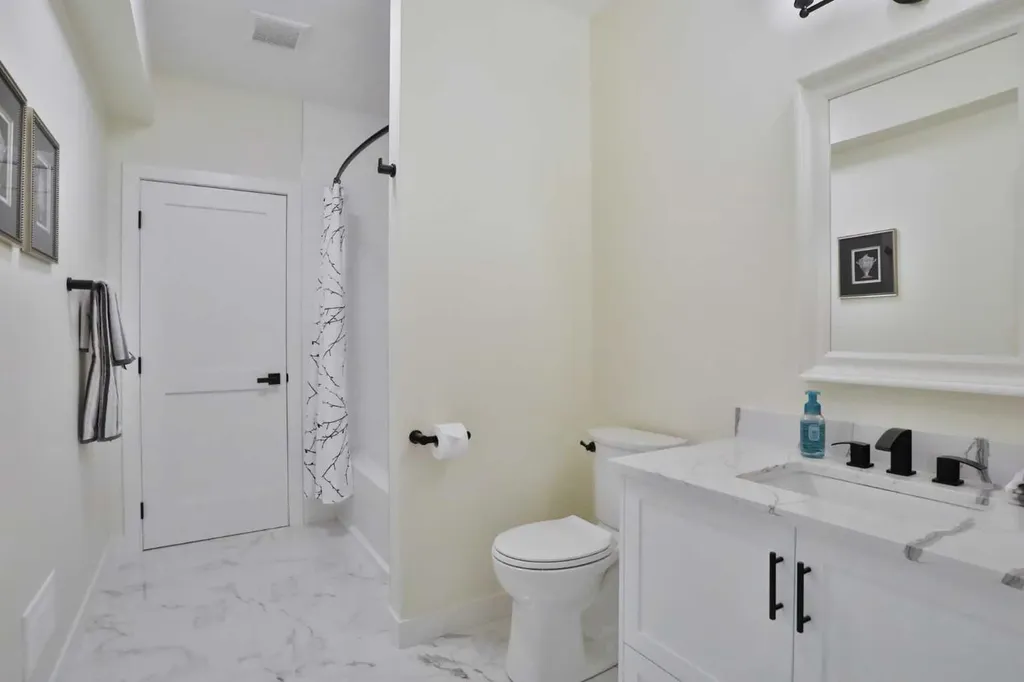 92 Sherwood Rise NW Calgary AB T3R 1P6