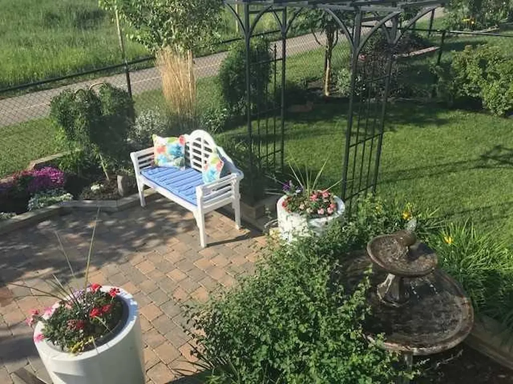 92 Sherwood Rise NW Calgary AB T3R 1P6
