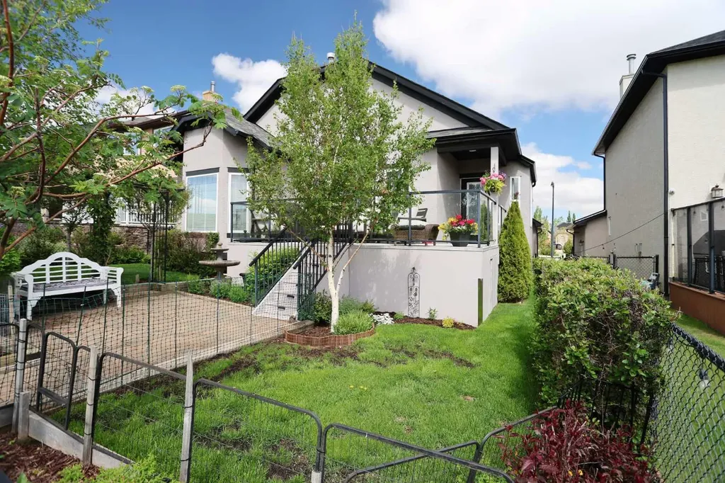 92 Sherwood Rise NW Calgary AB T3R 1P6