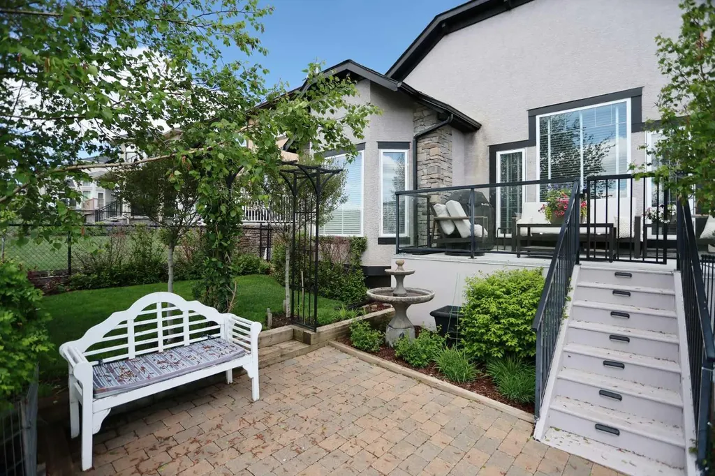 92 Sherwood Rise NW Calgary AB T3R 1P6