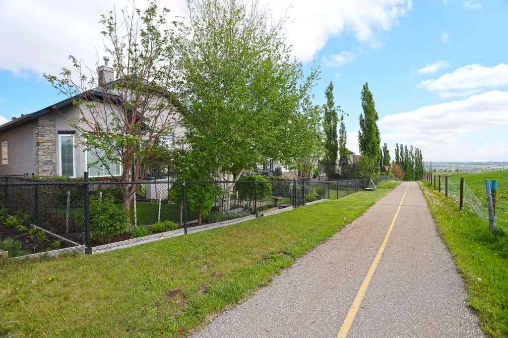92 Sherwood Rise NW Calgary AB T3R 1P6