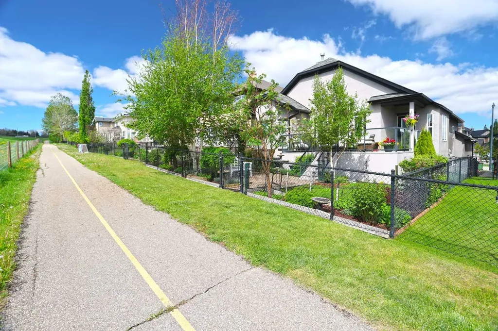 92 Sherwood Rise NW Calgary AB T3R 1P6