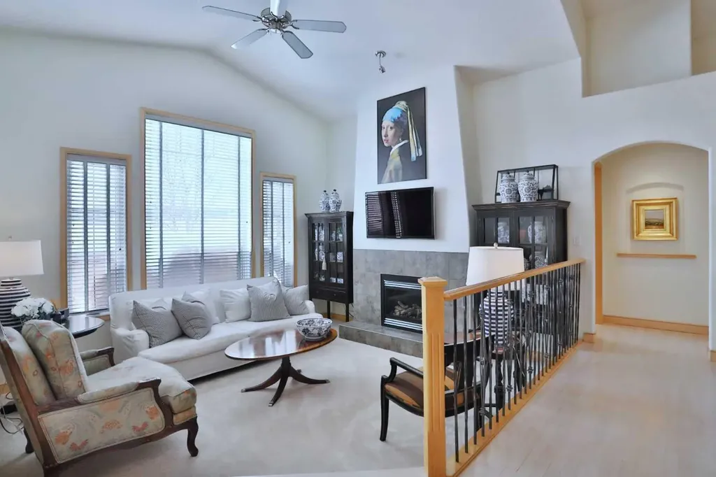 92 Sherwood Rise NW Calgary AB T3R 1P6