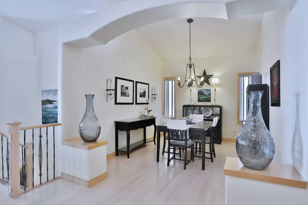92 Sherwood Rise NW Calgary AB T3R 1P6