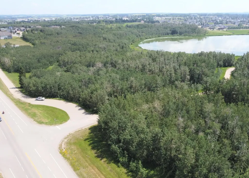 5645 Lakeside Way Innisfail AB T4G 0H4