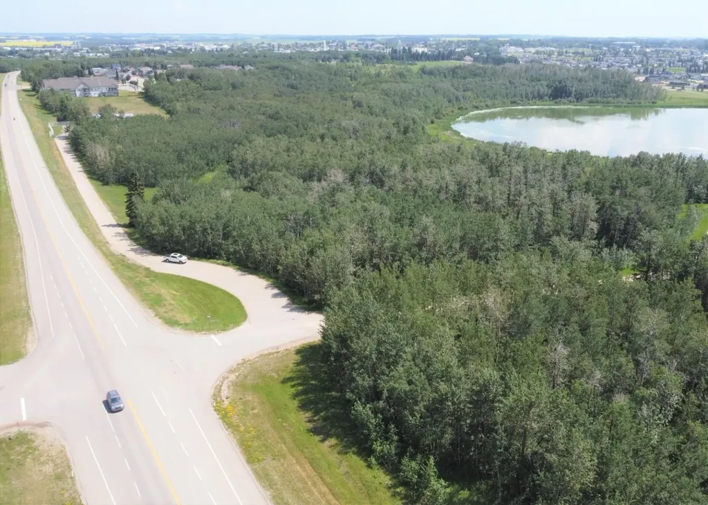 5645 Lakeside Way Innisfail AB T4G 0H4