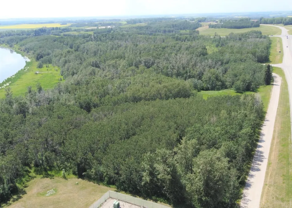 5645 Lakeside Way Innisfail AB T4G 0H4