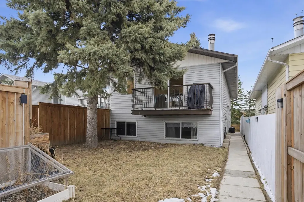 1407 44 Street SE Calgary AB T2A5E6