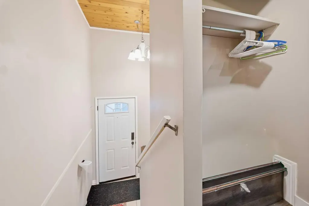1407 44 Street SE Calgary AB T2A5E6
