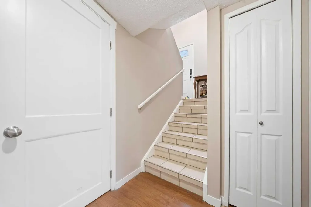 1407 44 Street SE Calgary AB T2A5E6
