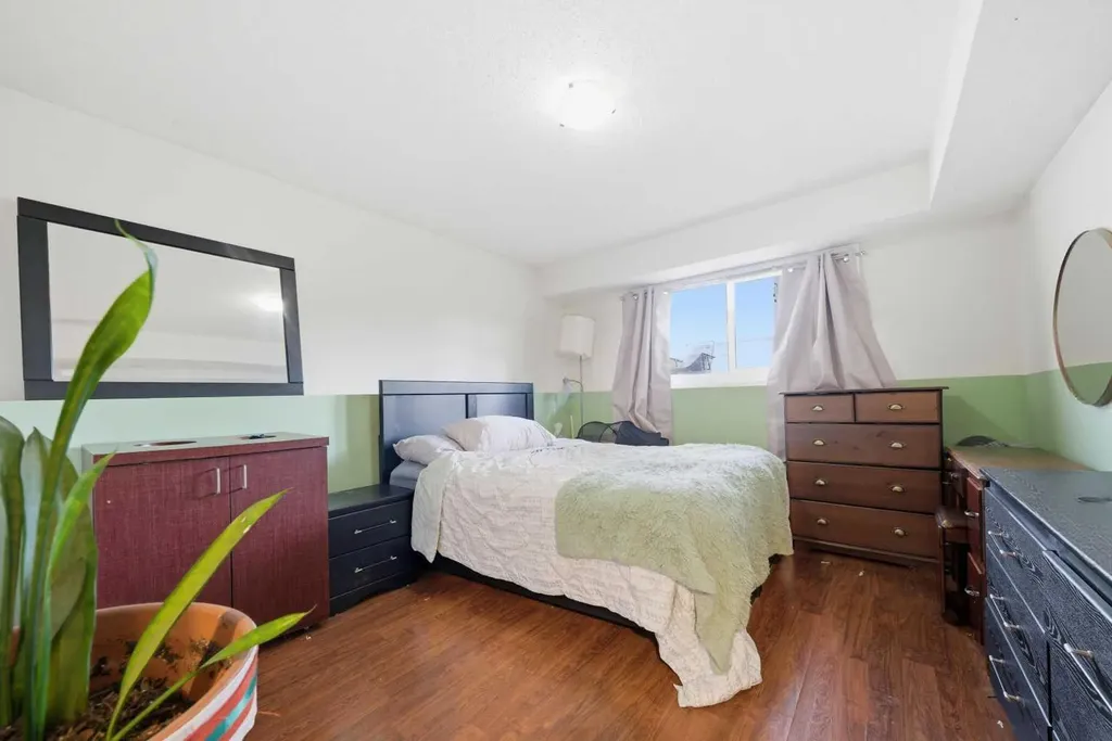 1407 44 Street SE Calgary AB T2A5E6