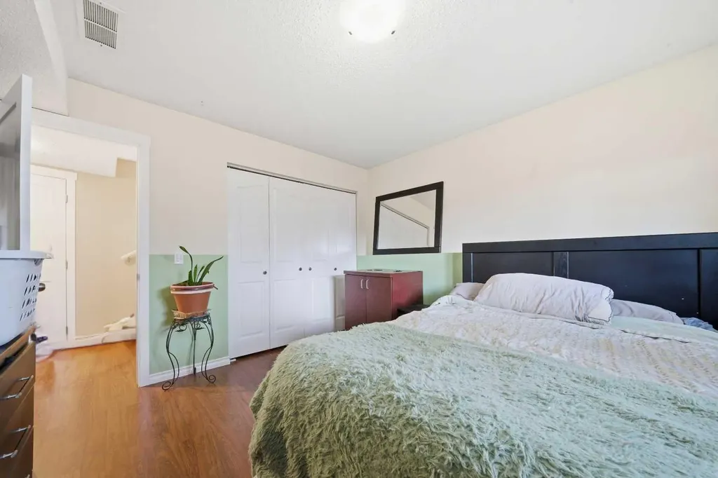 1407 44 Street SE Calgary AB T2A5E6