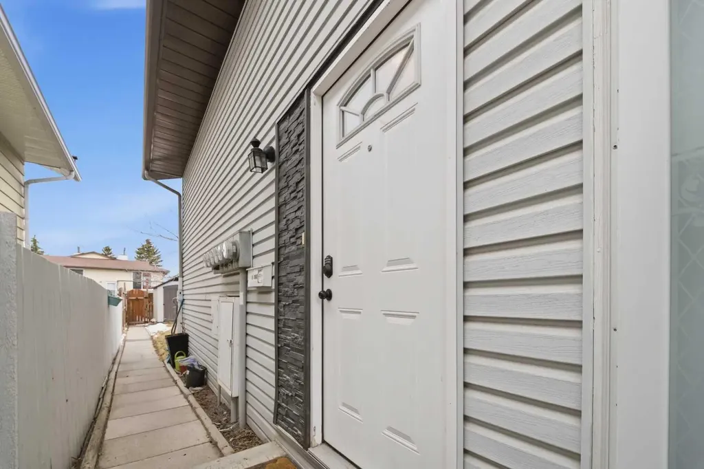 1407 44 Street SE Calgary AB T2A5E6