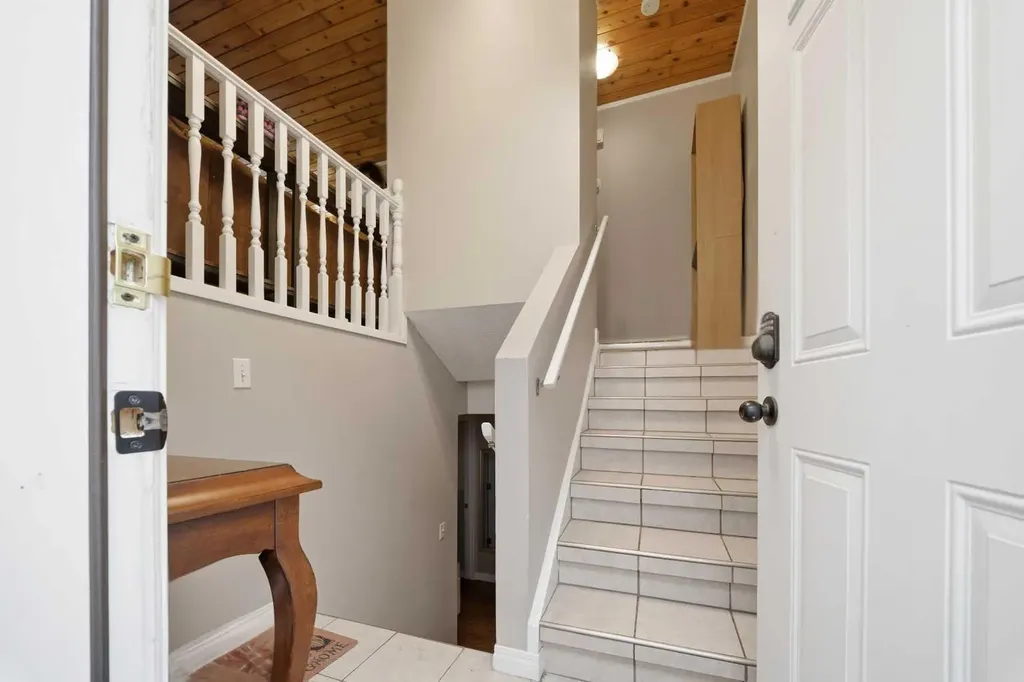 1407 44 Street SE Calgary AB T2A5E6