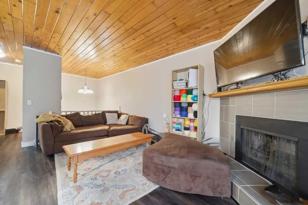 1407 44 Street SE Calgary AB T2A5E6