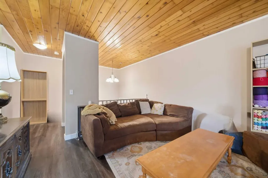 1407 44 Street SE Calgary AB T2A5E6