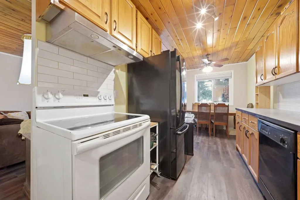 1407 44 Street SE Calgary AB T2A5E6