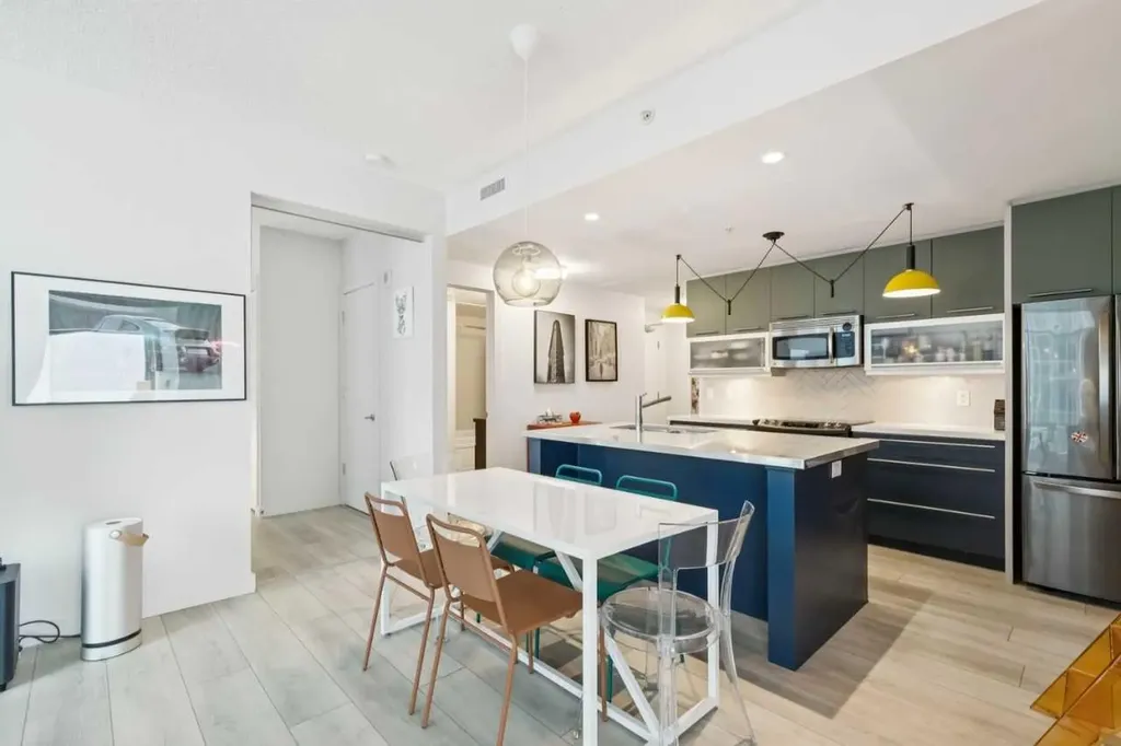 215 13 Avenue SW Calgary AB T2R0V6