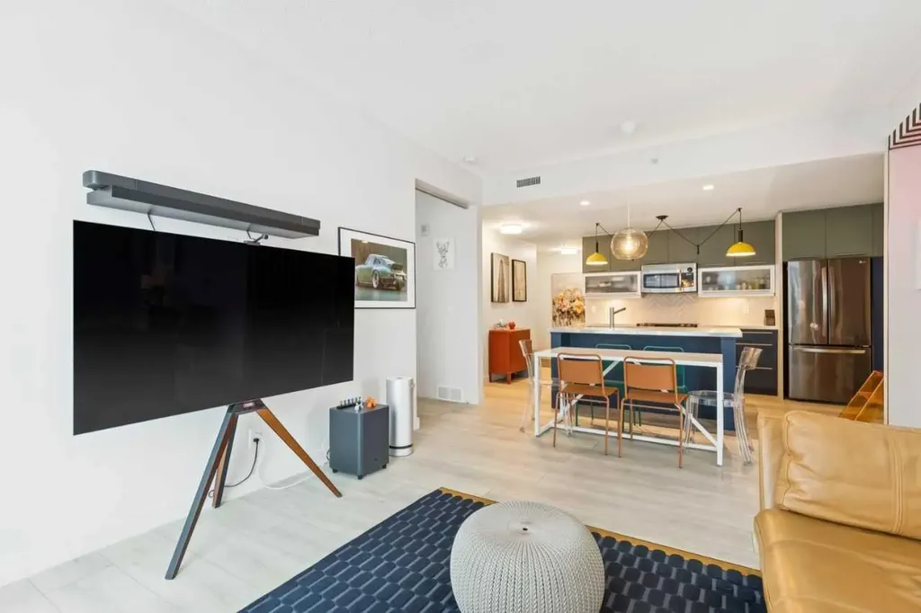 215 13 Avenue SW Calgary AB T2R0V6