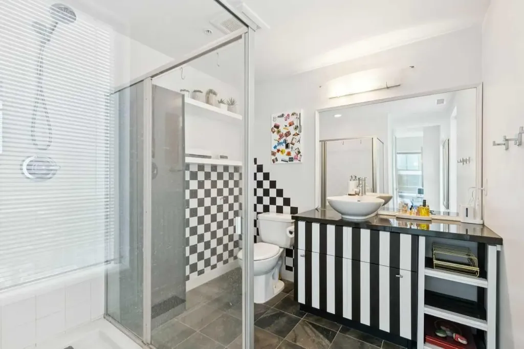 215 13 Avenue SW Calgary AB T2R0V6