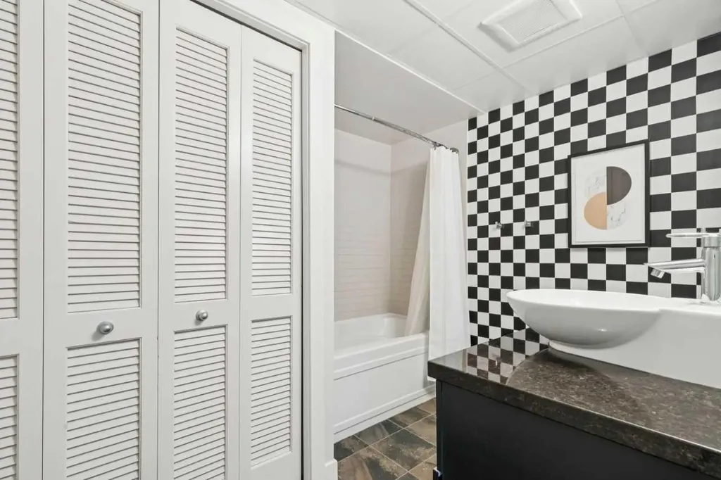 215 13 Avenue SW Calgary AB T2R0V6