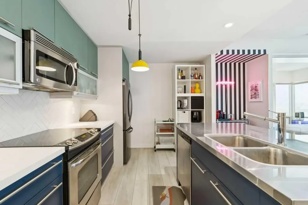 215 13 Avenue SW Calgary AB T2R0V6