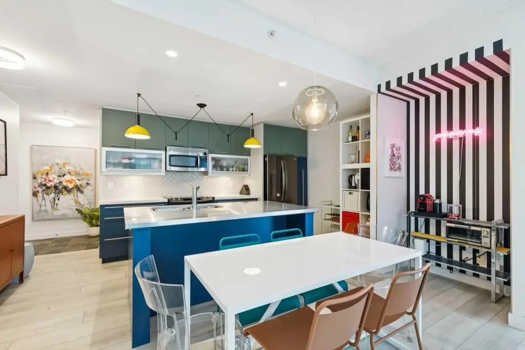 215 13 Avenue SW Calgary AB T2R0V6