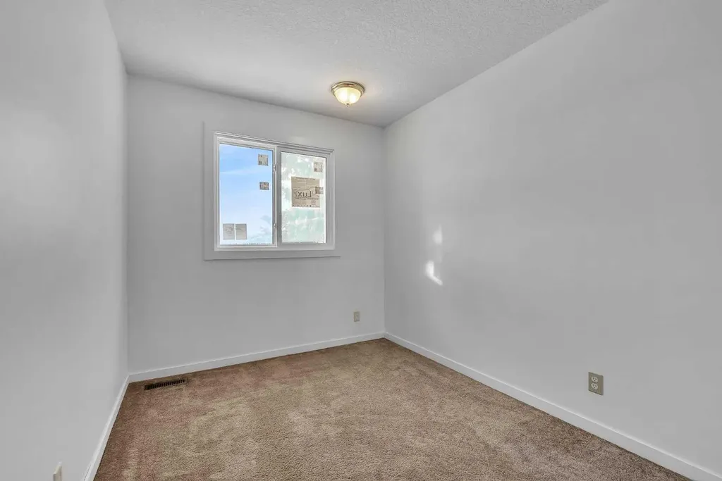 318 Marlborough Way NE Calgary AB T2A 6R9