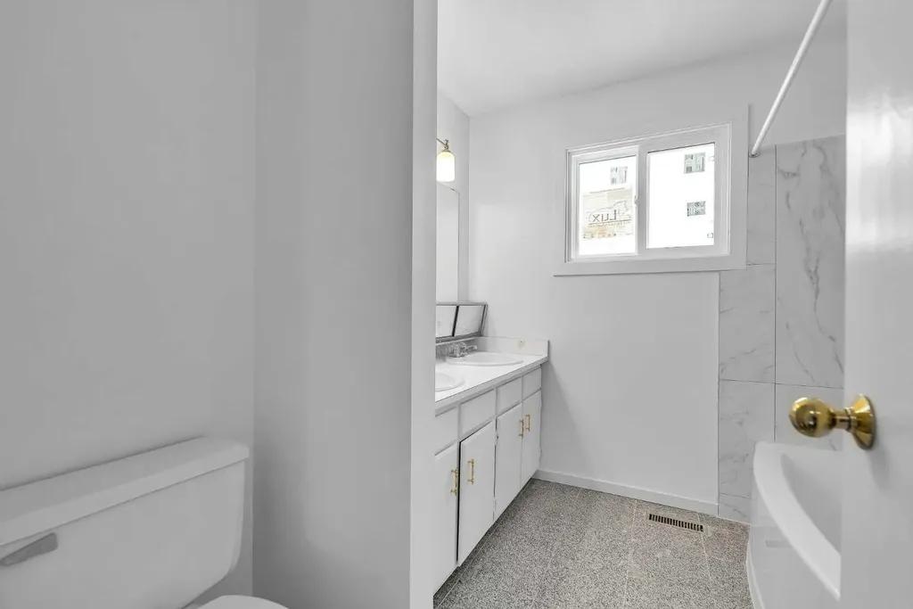 318 Marlborough Way NE Calgary AB T2A 6R9
