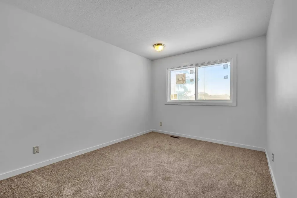 318 Marlborough Way NE Calgary AB T2A 6R9