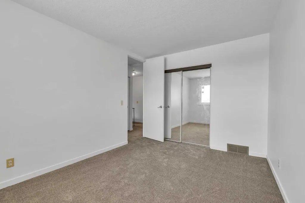 318 Marlborough Way NE Calgary AB T2A 6R9