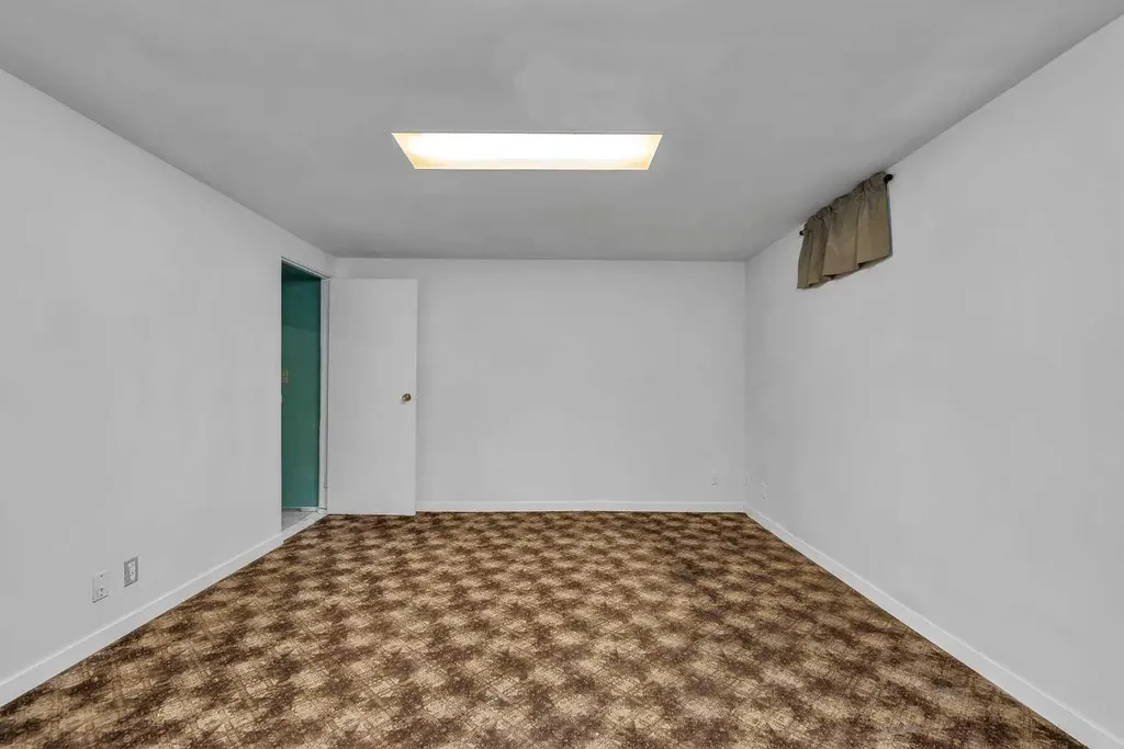318 Marlborough Way NE Calgary AB T2A 6R9
