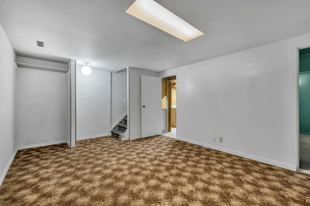 318 Marlborough Way NE Calgary AB T2A 6R9
