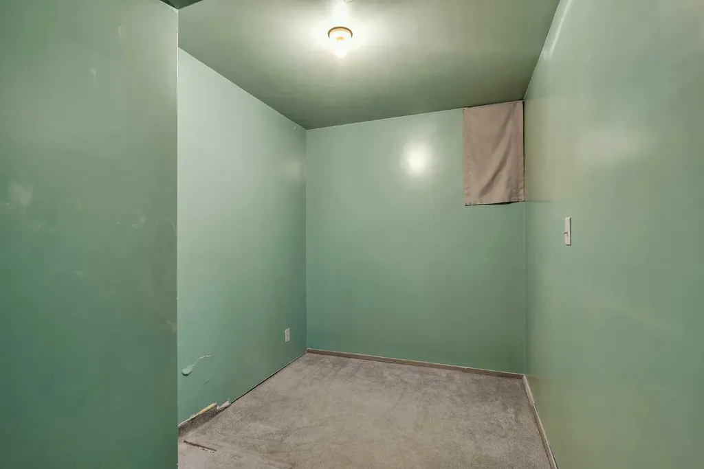 318 Marlborough Way NE Calgary AB T2A 6R9