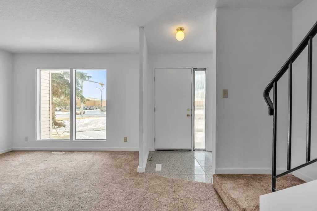 318 Marlborough Way NE Calgary AB T2A 6R9